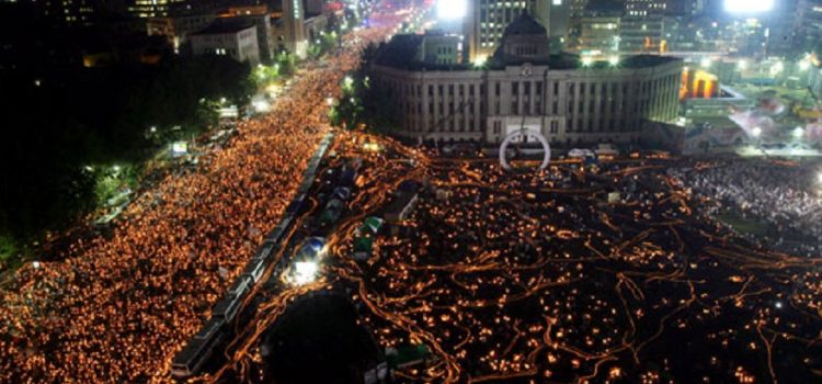 100만 광화문 촛불집회를 ‘시위충’표현 악성댓글 ID만 바뀐채 무더기 게재,댓글조작 의혹제기